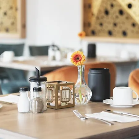 Отель Bischof Таубербишофсхайм